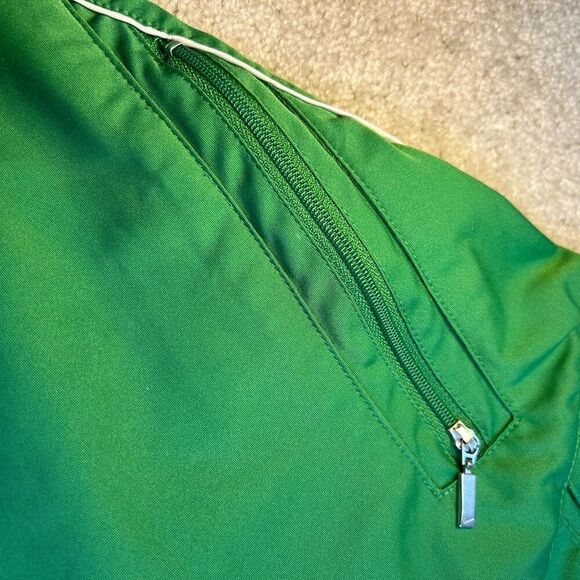 Nike Women’s Medium Activewear Shorts Green Elastic Waist - Picture 3 of 10